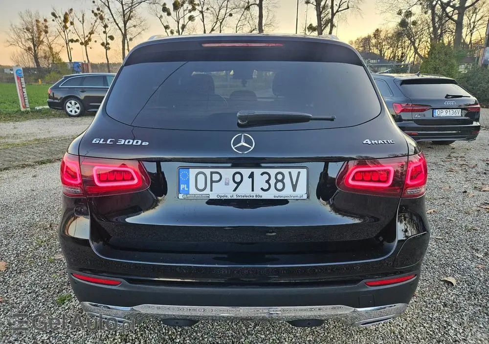 MERCEDES-BENZ GLC 300 e 4-Matic
