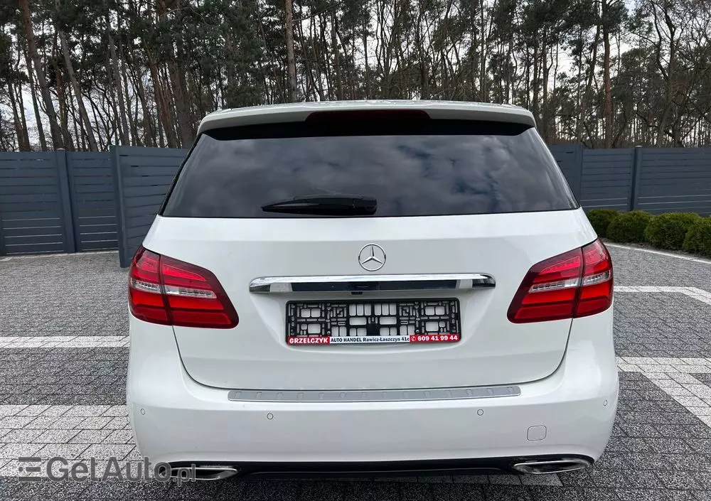 MERCEDES-BENZ Klasa B 180 7G-DCT AMG Line