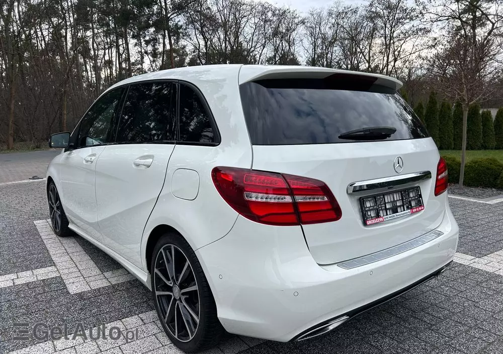 MERCEDES-BENZ Klasa B 180 7G-DCT AMG Line