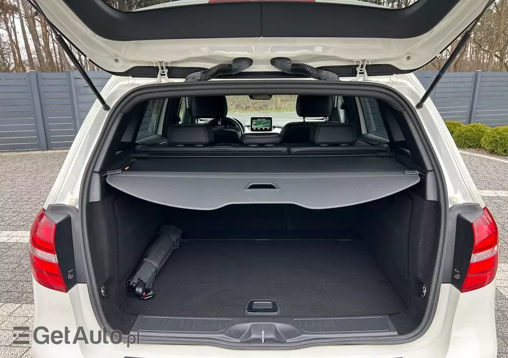 MERCEDES-BENZ Klasa B 180 7G-DCT AMG Line