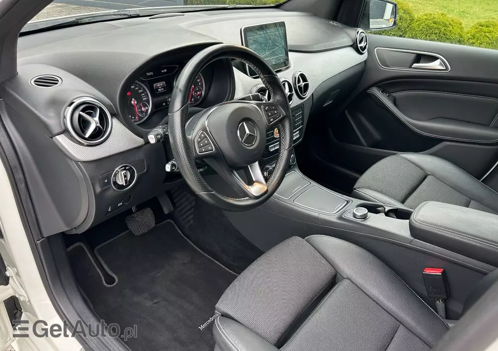 MERCEDES-BENZ Klasa B 180 7G-DCT AMG Line
