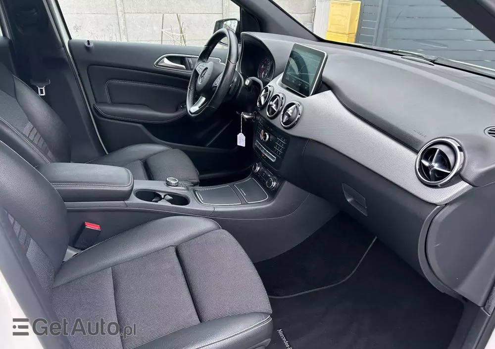 MERCEDES-BENZ Klasa B 180 7G-DCT AMG Line