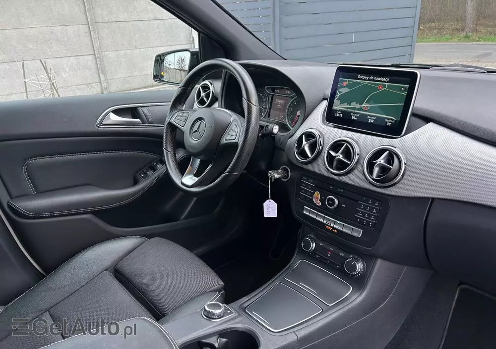MERCEDES-BENZ Klasa B 180 7G-DCT AMG Line