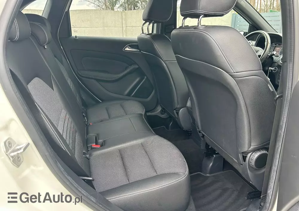 MERCEDES-BENZ Klasa B 180 7G-DCT AMG Line