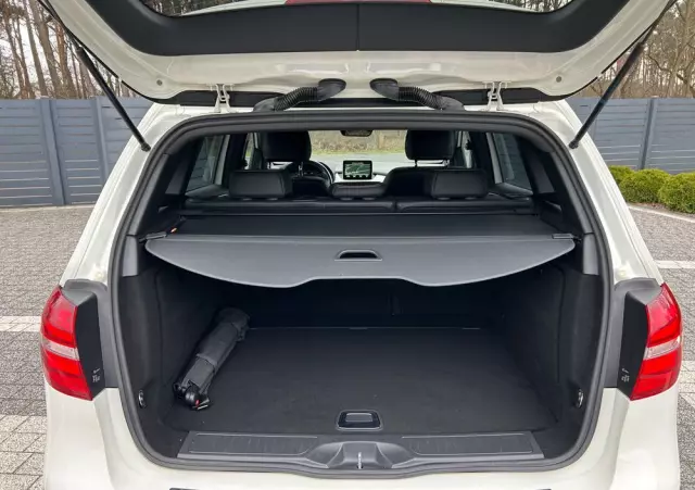 MERCEDES-BENZ Klasa B 180 7G-DCT AMG Line