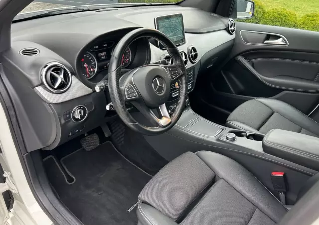 MERCEDES-BENZ Klasa B 180 7G-DCT AMG Line