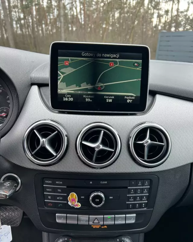 MERCEDES-BENZ Klasa B 180 7G-DCT AMG Line