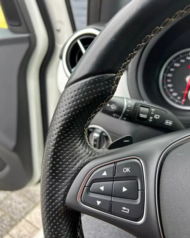 MERCEDES-BENZ Klasa B 180 7G-DCT AMG Line