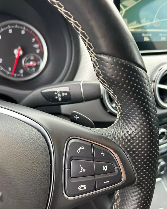 MERCEDES-BENZ Klasa B 180 7G-DCT AMG Line