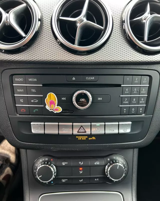 MERCEDES-BENZ Klasa B 180 7G-DCT AMG Line