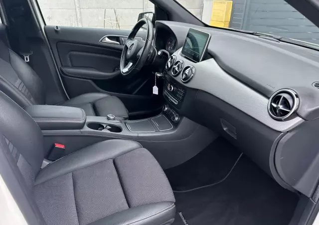 MERCEDES-BENZ Klasa B 180 7G-DCT AMG Line