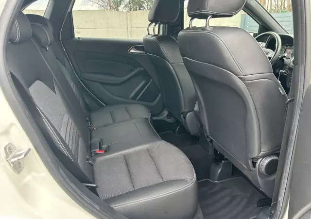 MERCEDES-BENZ Klasa B 180 7G-DCT AMG Line