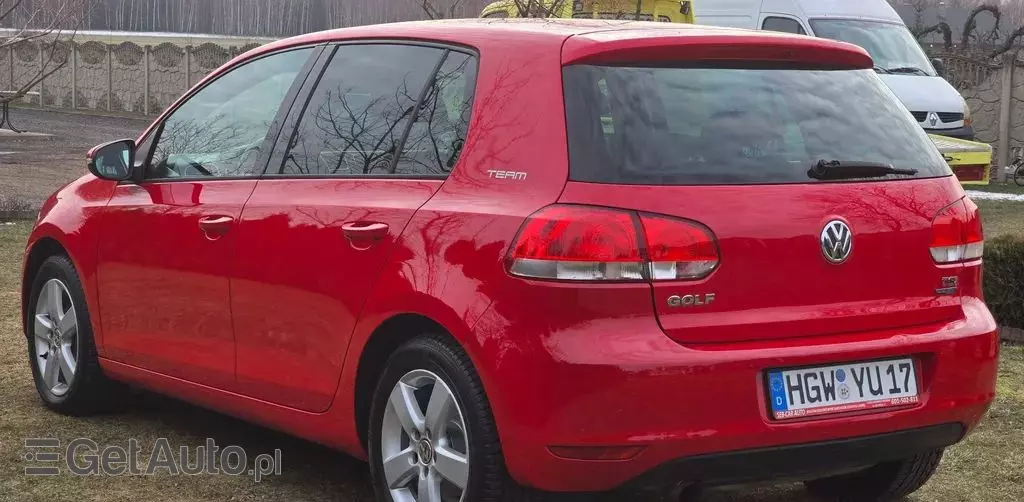 VOLKSWAGEN Golf 