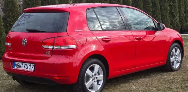 VOLKSWAGEN Golf 