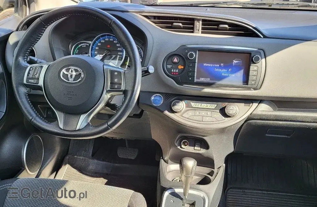 TOYOTA Yaris 