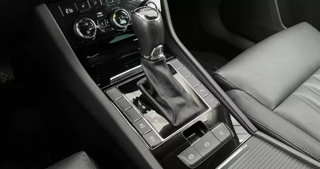 SKODA Superb 2.0 TDI SCR Style DSG