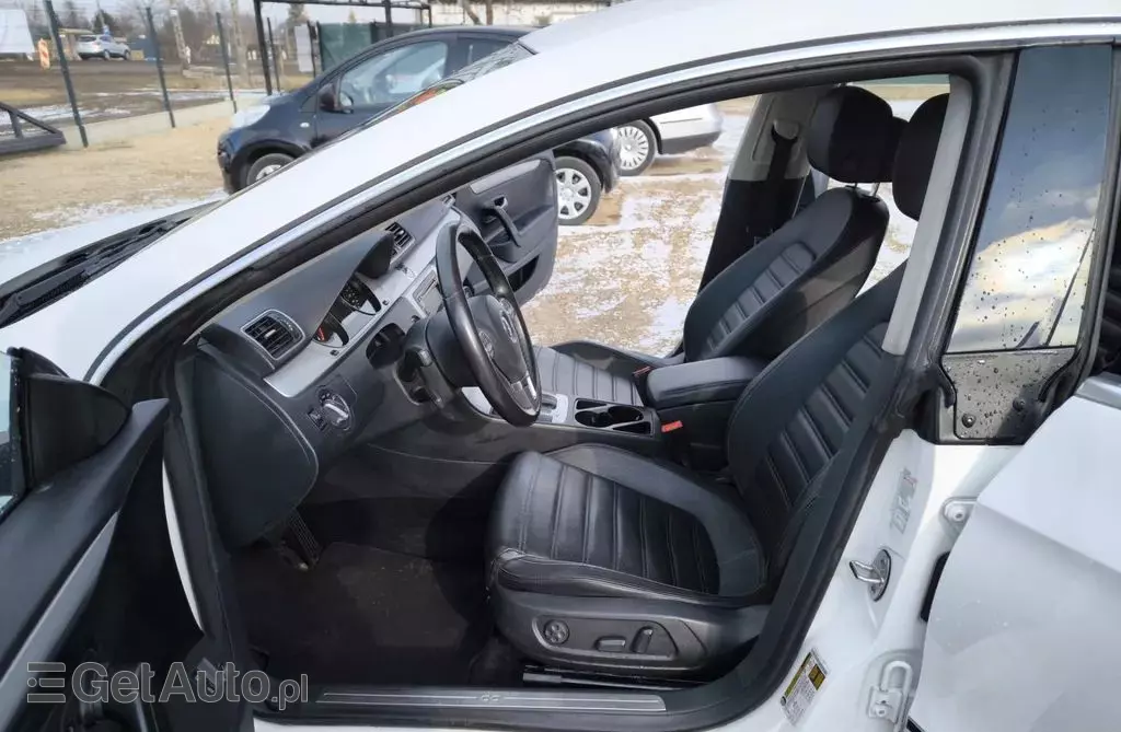 VOLKSWAGEN Passat CC 