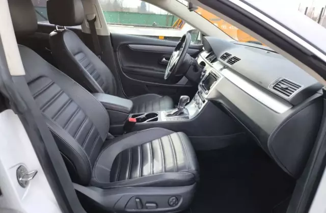 VOLKSWAGEN Passat CC 