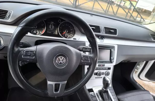 VOLKSWAGEN Passat CC 