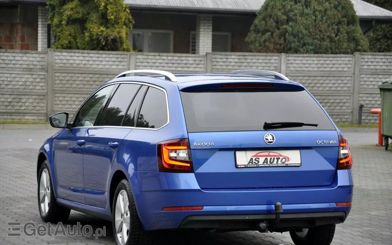 SKODA Octavia Combi 1.6 TDI DSG Style