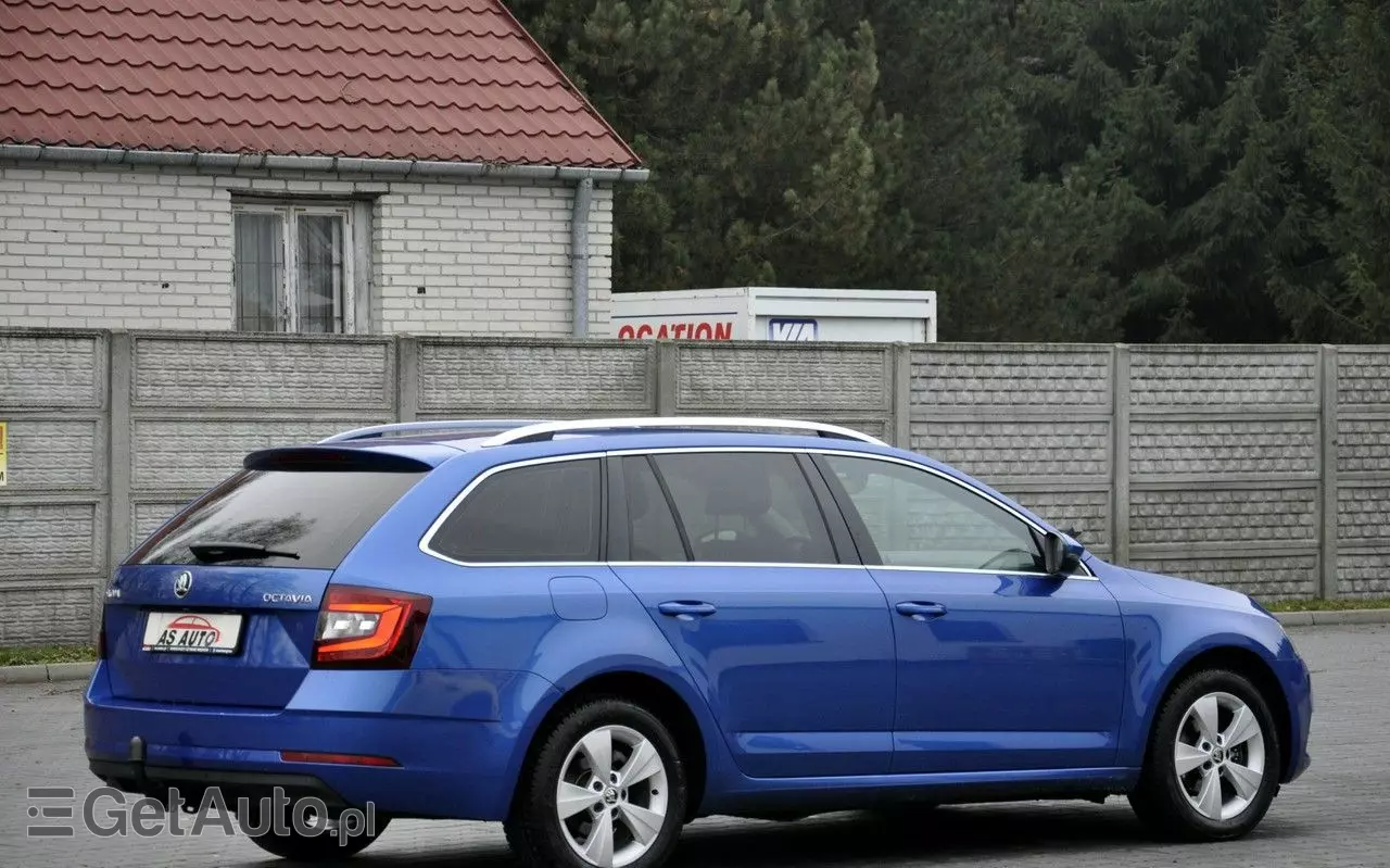 SKODA Octavia Combi 1.6 TDI DSG Style