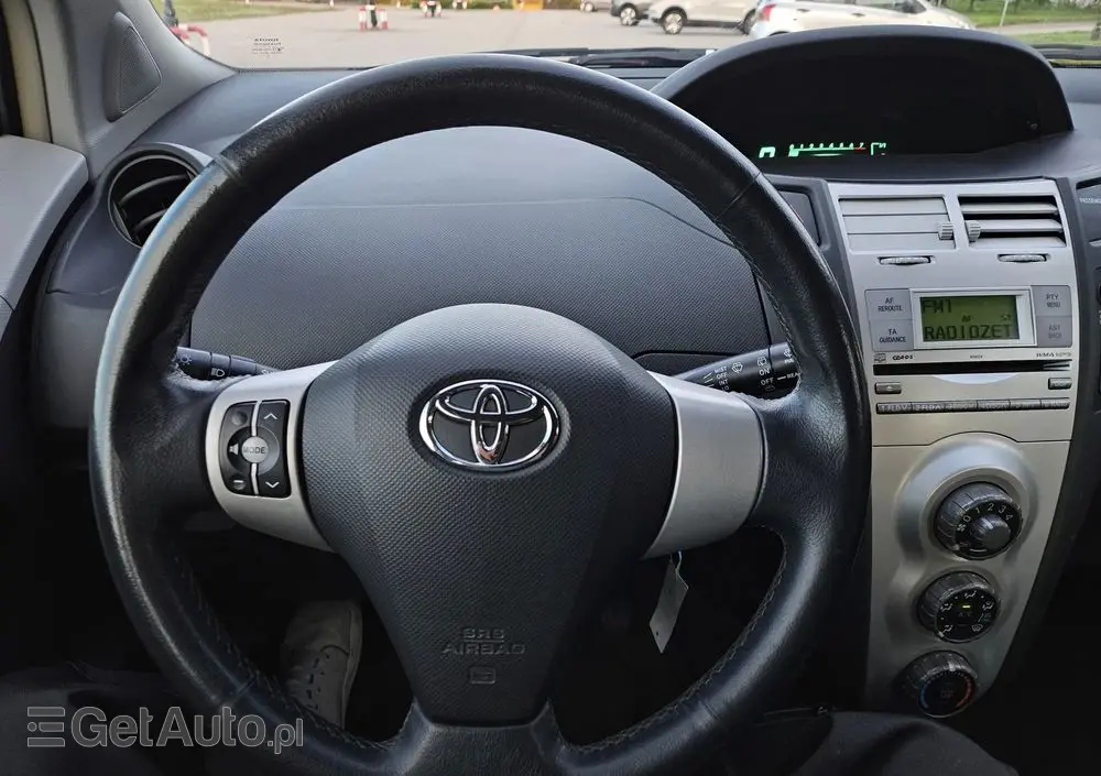 TOYOTA Yaris 1.3 Luna