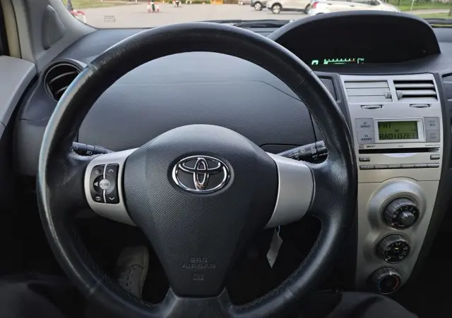 TOYOTA Yaris 1.3 Luna