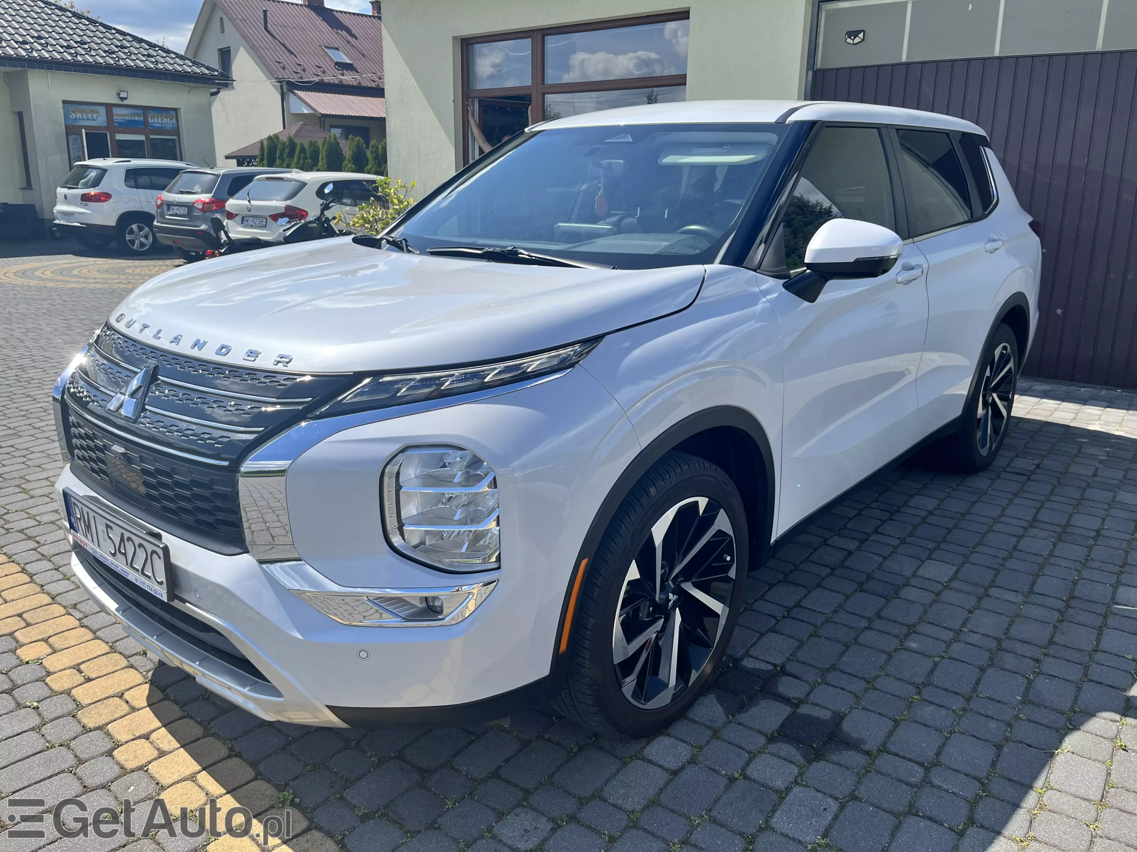 MITSUBISHI Outlander 