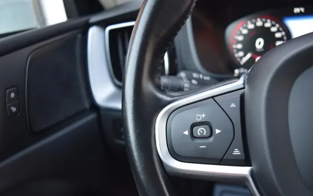 VOLVO XC 60 D4 Geartronic Momentum Pro