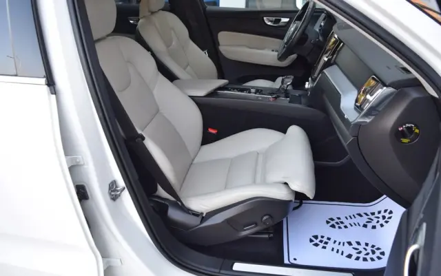 VOLVO XC 60 D4 Geartronic Momentum Pro