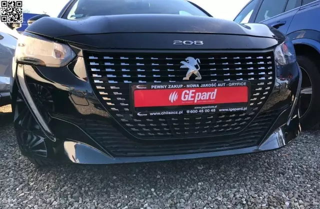 PEUGEOT 208 