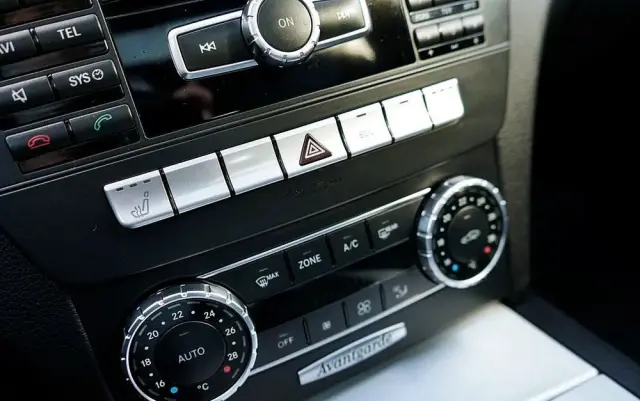 MERCEDES-BENZ Klasa C 200 CDI BlueEff Avantgarde