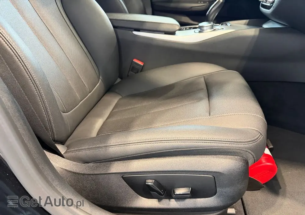 BMW Seria 5 520d xDrive Business Edition