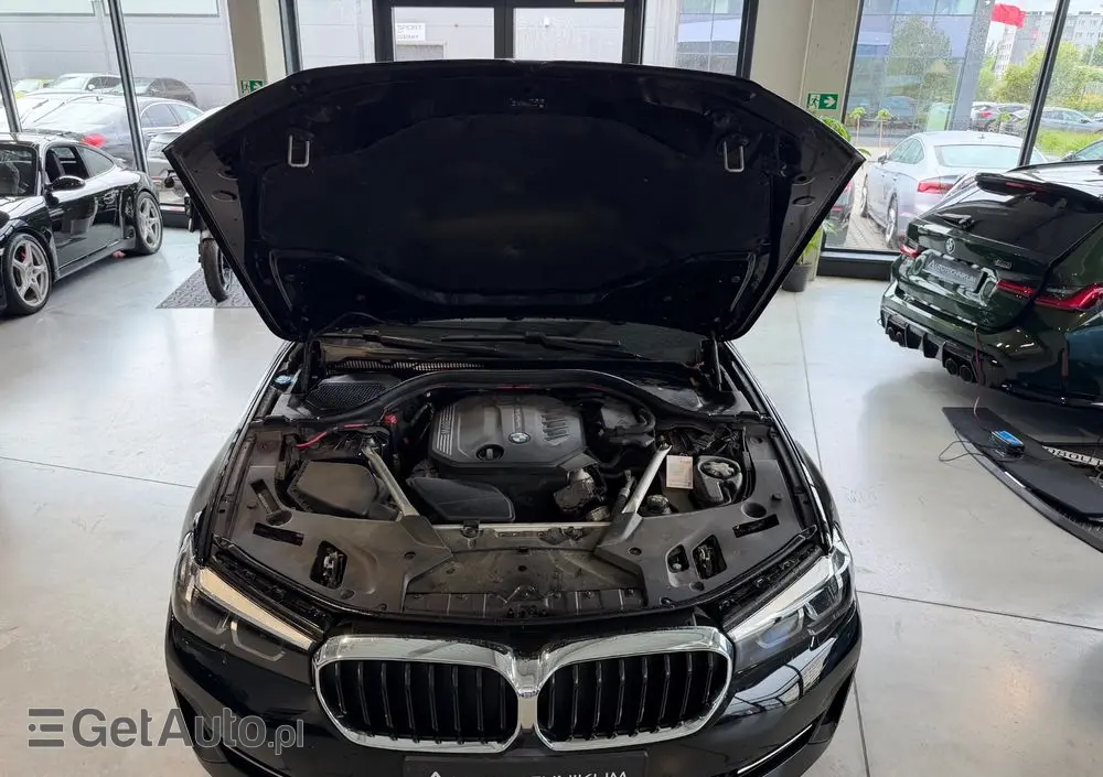 BMW Seria 5 520d xDrive Business Edition