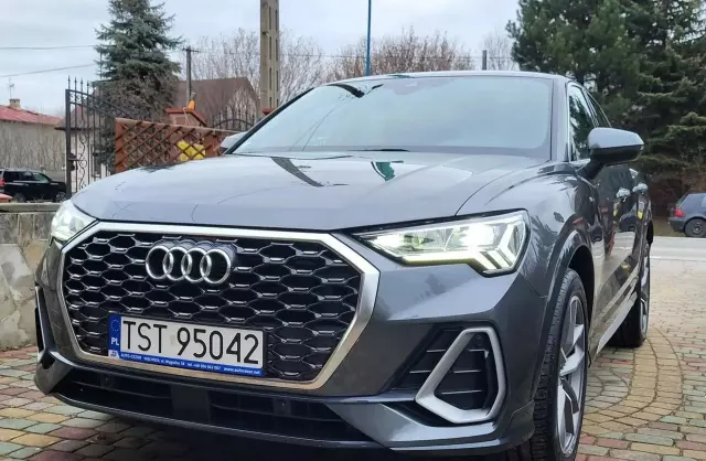 AUDI Q3 