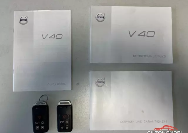 VOLVO V40 