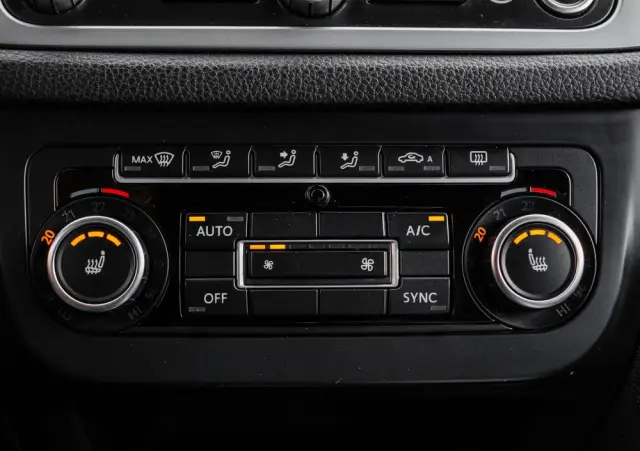 VOLKSWAGEN Tiguan 2.0 TDI DPF 4Motion BlueMotion Technology DSG Cup Track & Style