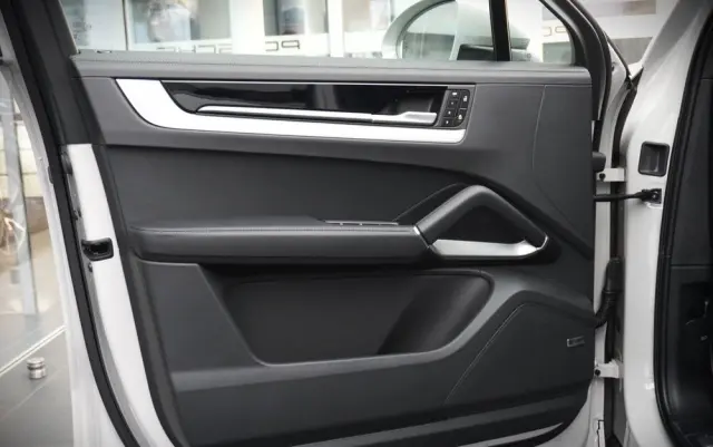 PORSCHE Cayenne Coupe S