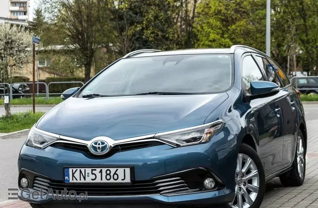 TOYOTA Auris 