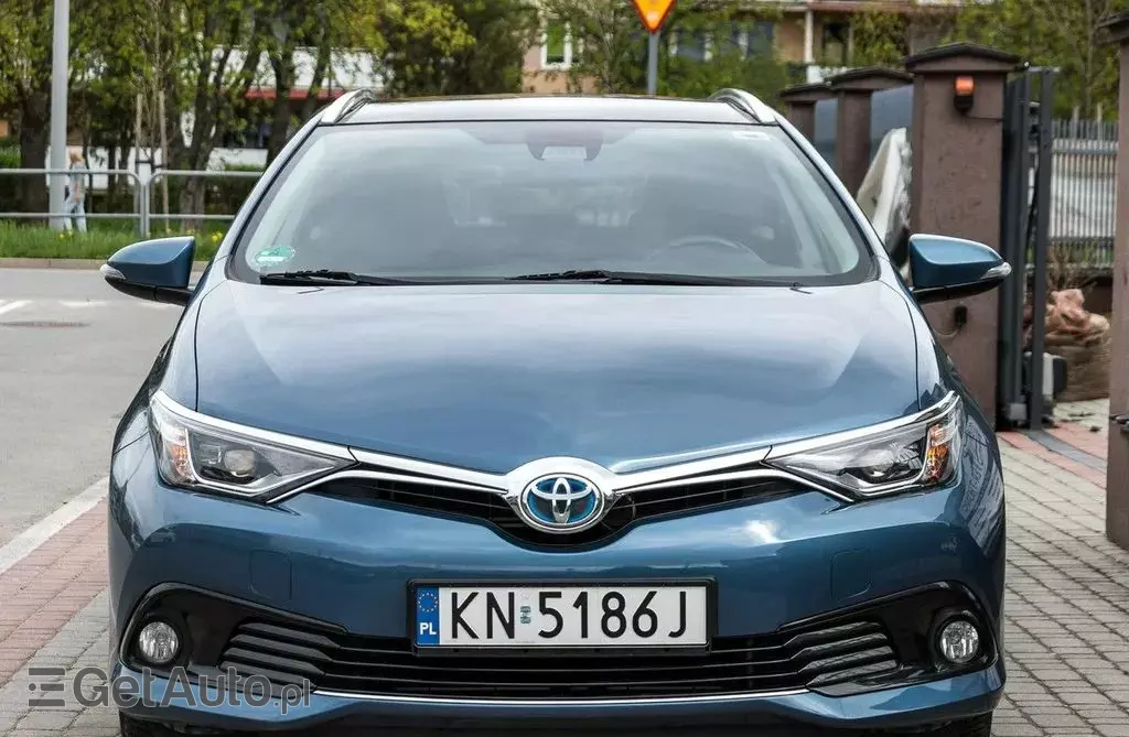 TOYOTA Auris 