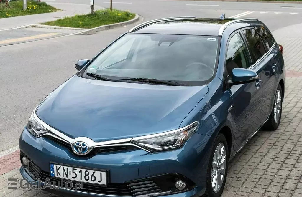 TOYOTA Auris 