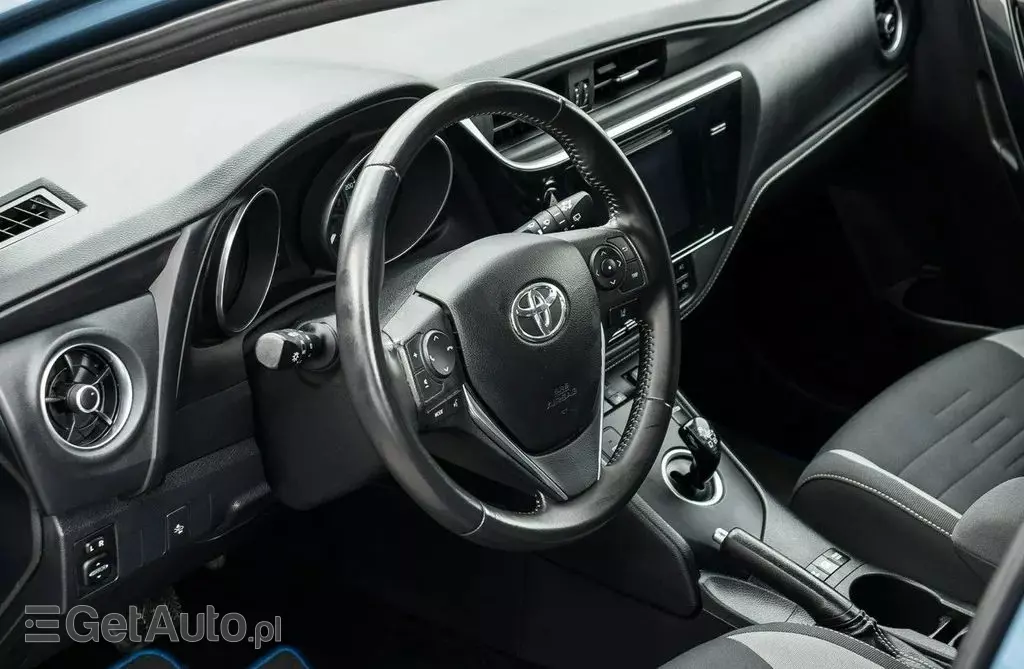TOYOTA Auris 