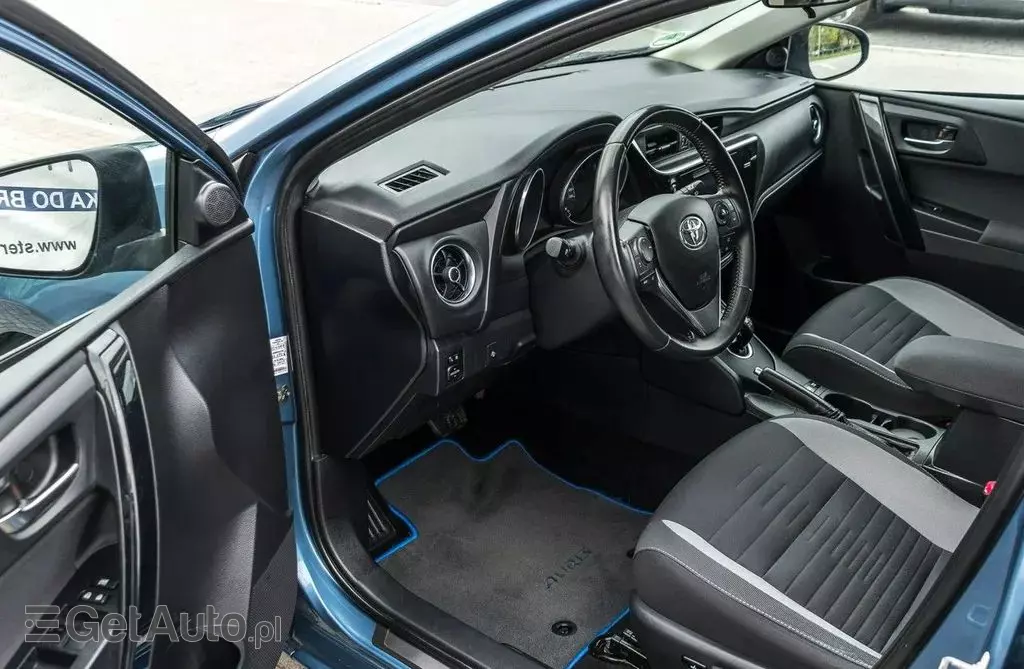 TOYOTA Auris 
