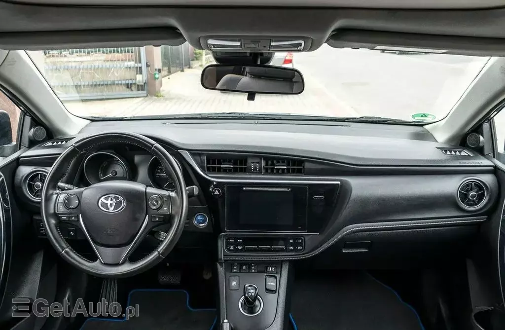 TOYOTA Auris 