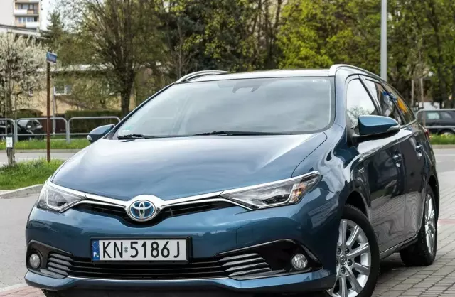TOYOTA Auris 