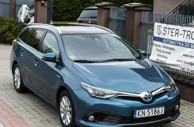 TOYOTA Auris 