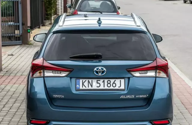TOYOTA Auris 