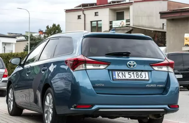 TOYOTA Auris 