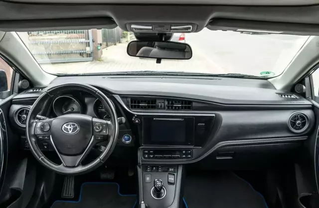 TOYOTA Auris 