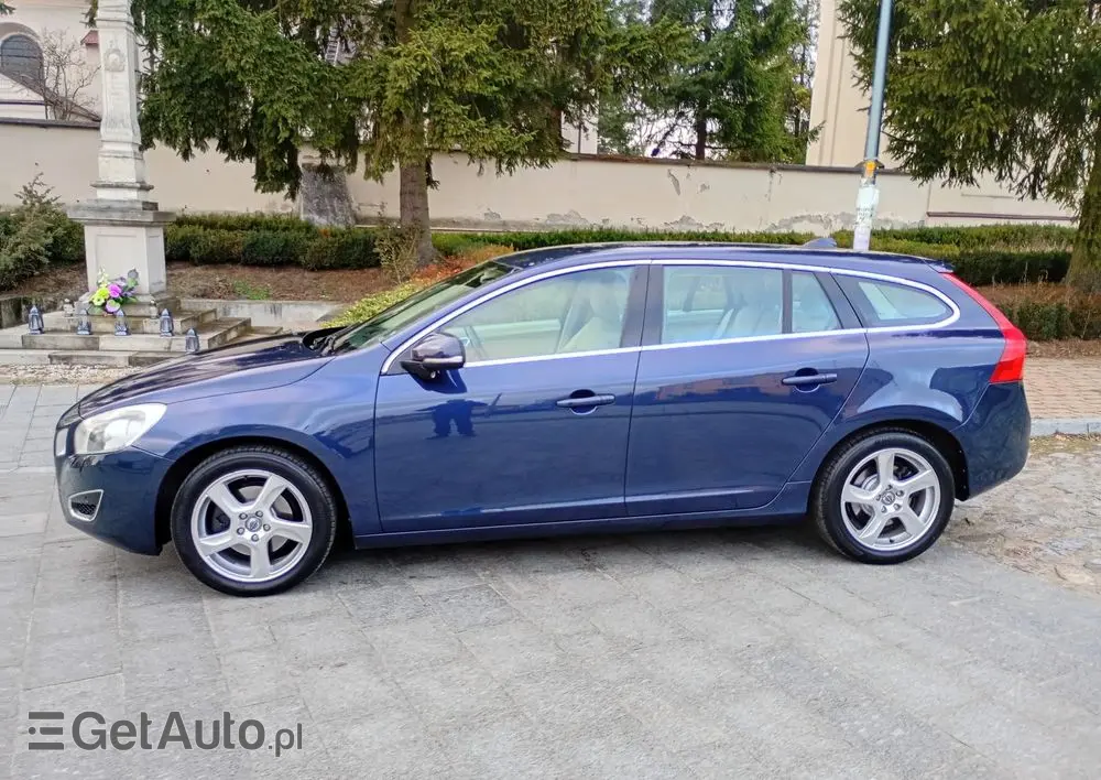 VOLVO V60 T4 Edition
